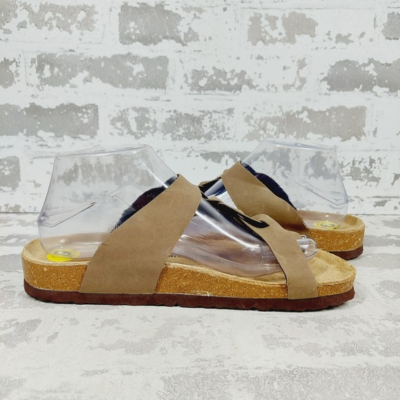 NEW Cushionaire Tan Brown Strappy Buckle Cork Footbed Summer Slide Sandals K28 - Picture 2 of 10